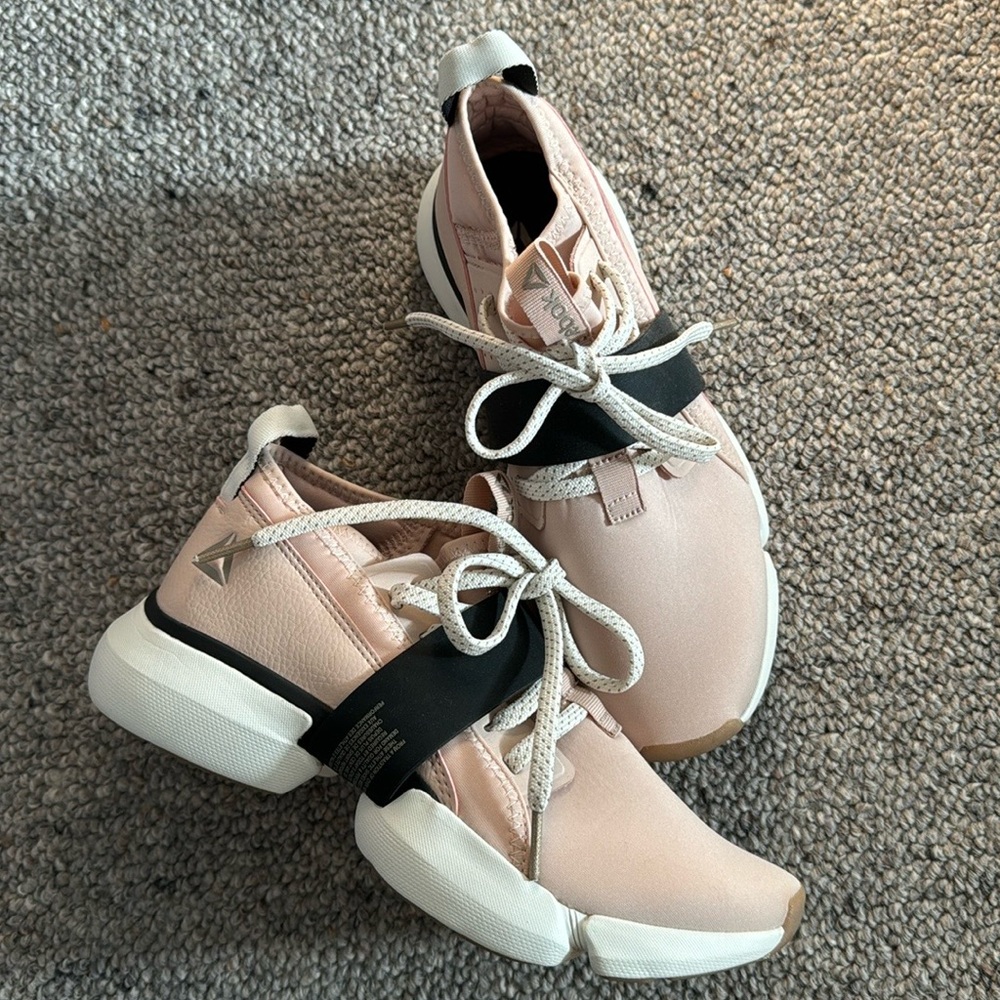 [REEBOK] Pink and Black Sneakers with Stretchy Upper